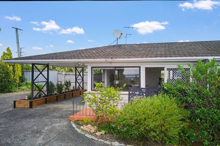 Photo of property in 1 Pleasant Road, Glen Eden, Auckland, 0602