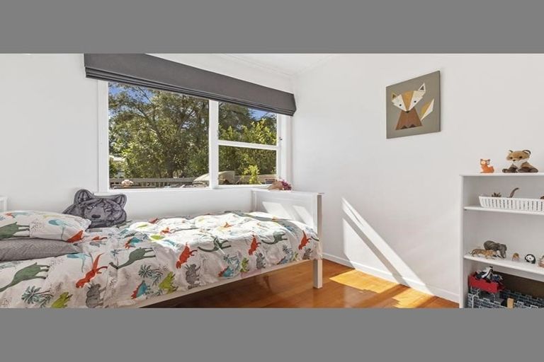 Photo of property in 24 La Rosa Street, Green Bay, Auckland, 0604