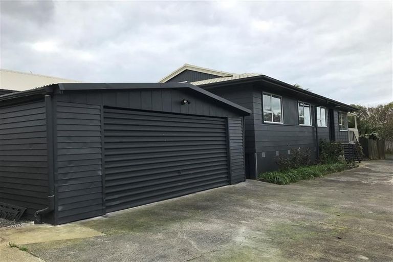 Photo of property in 42a Forest Hill Road, Henderson, Auckland, 0612