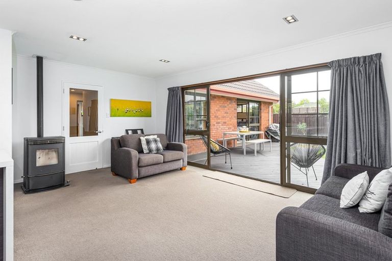 Photo of property in 8 Goodall Place, Redwood, Christchurch, 8051