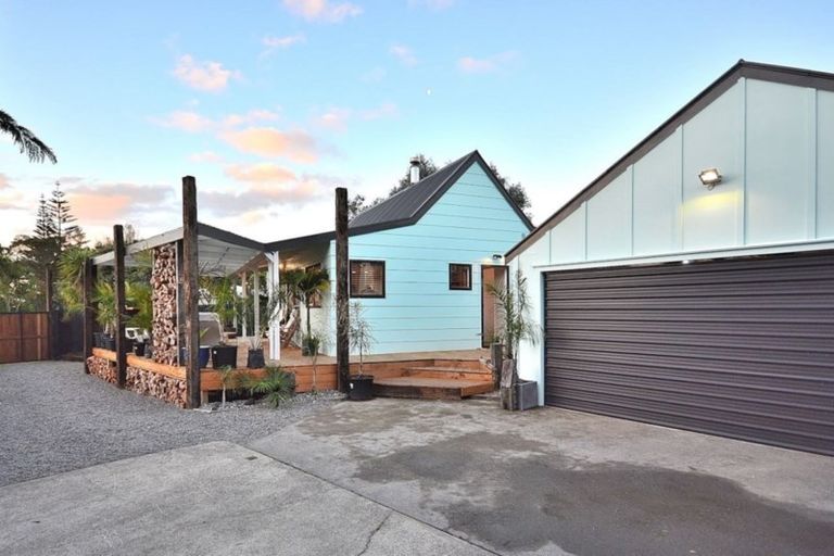Photo of property in 2 Island View Terrace, Waikanae Beach, Waikanae, 5036