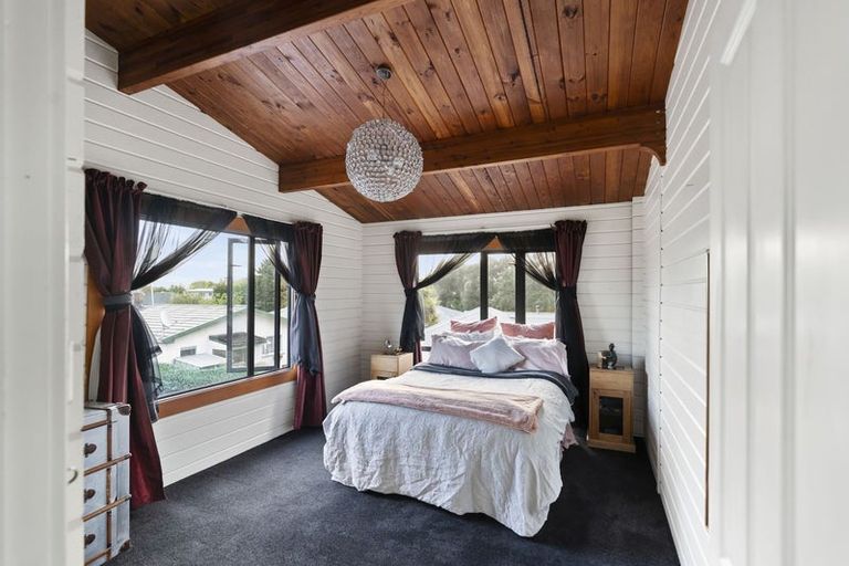 Photo of property in 12 Woodend Road, Woodend, 7610