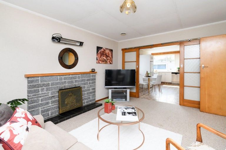 Photo of property in 25 Ruamahanga Crescent, Terrace End, Palmerston North, 4410