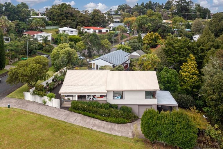 Photo of property in 3 Emery Grove, Bayview, Auckland, 0629