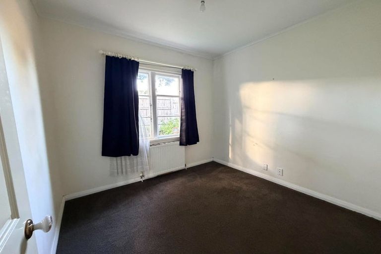 Photo of property in 57 Maupuia Road, Maupuia, Wellington, 6022