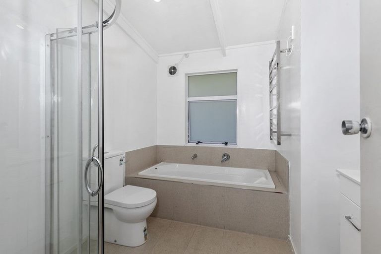 Photo of property in 100 Schnapper Rock Road, Schnapper Rock, Auckland, 0632