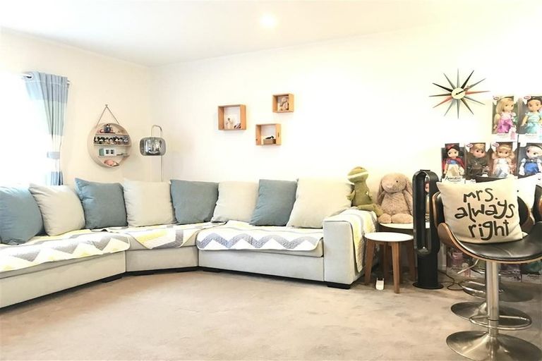 Photo of property in 2/7 Hamilton Place, Glenfield, Auckland, 0629
