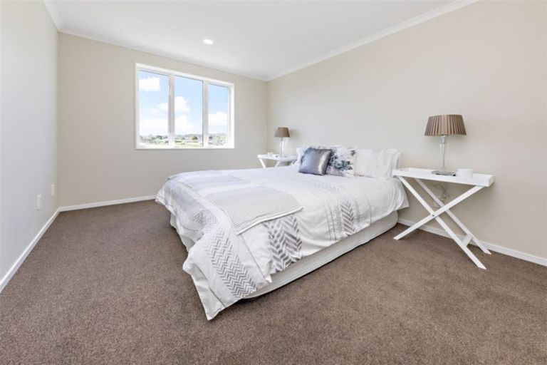 Photo of property in 22 Saddleback Crescent, Papakura, 2110