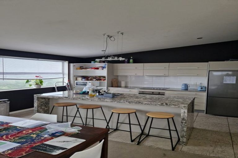 Photo of property in 51 Tiketike Way, Brooklyn, Wellington, 6021