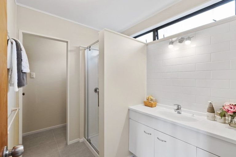 Photo of property in 487a Beach Road, Murrays Bay, Auckland, 0630