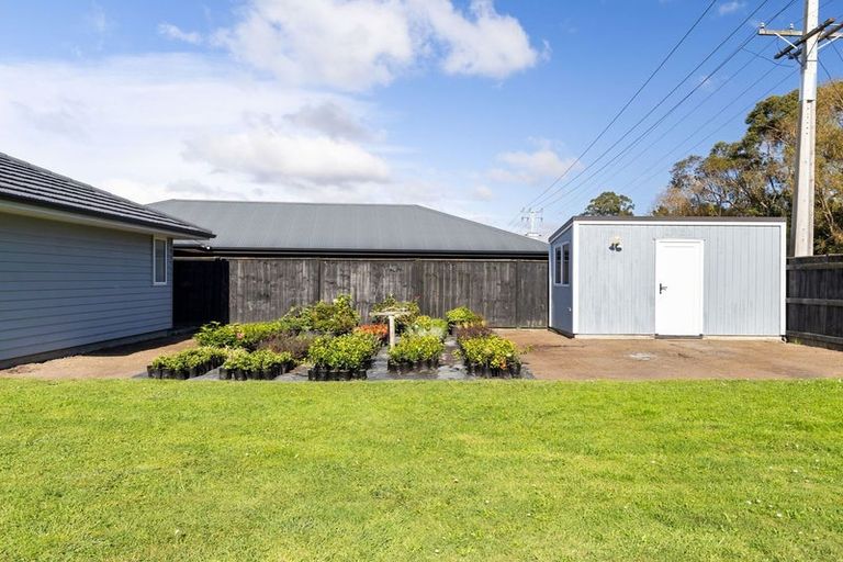 Photo of property in 111 Johnstone Drive, Fitzherbert, Palmerston North, 4410