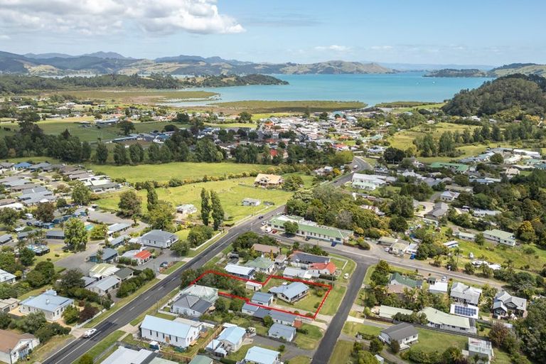 Photo of property in 68 Watt Street, Coromandel, 3506