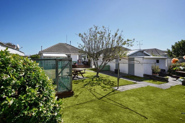 Photo of property in 33 Dunstan Crescent, Hornby, Christchurch, 8042
