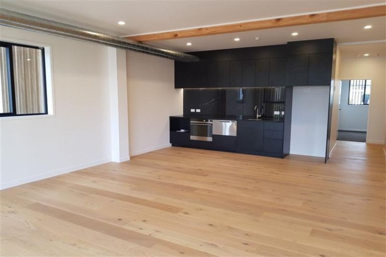 Photo of property in 4/167 Hobsonville Point Road, Hobsonville, Auckland, 0616