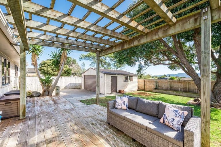 Photo of property in 18 Rosewood Place, Paraparaumu, 5032