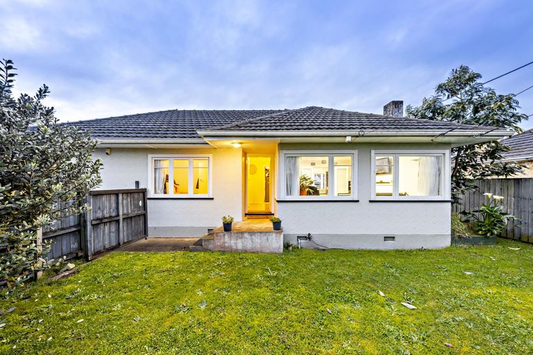Photo of property in 56 Willis Road, Papakura, 2110