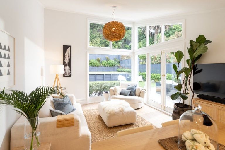 Photo of property in 81 Marine Parade, Seatoun, Wellington, 6022