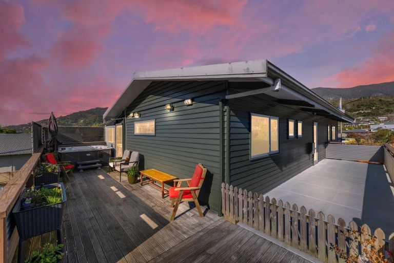Photo of property in 14 Beach Road, Waikawa, Picton, 7220