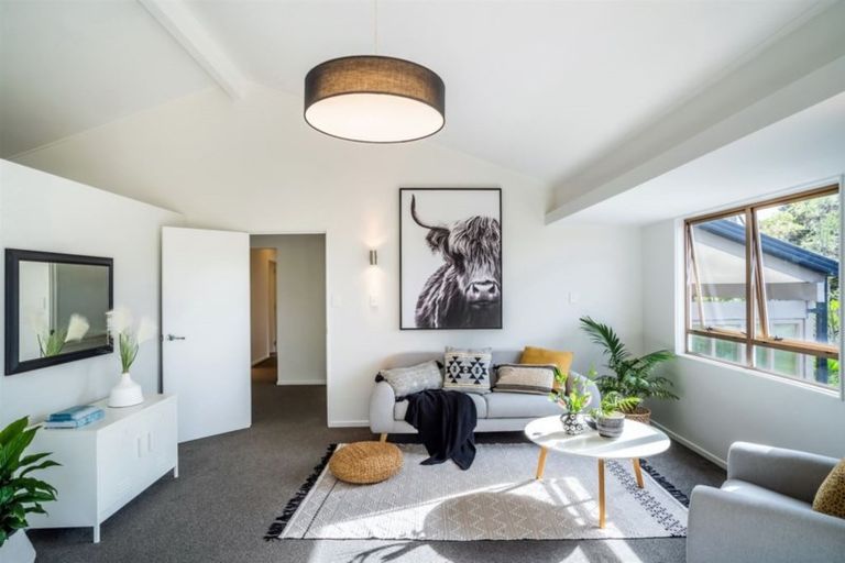 Photo of property in 42 Deuxberry Avenue, Northcote, Auckland, 0627