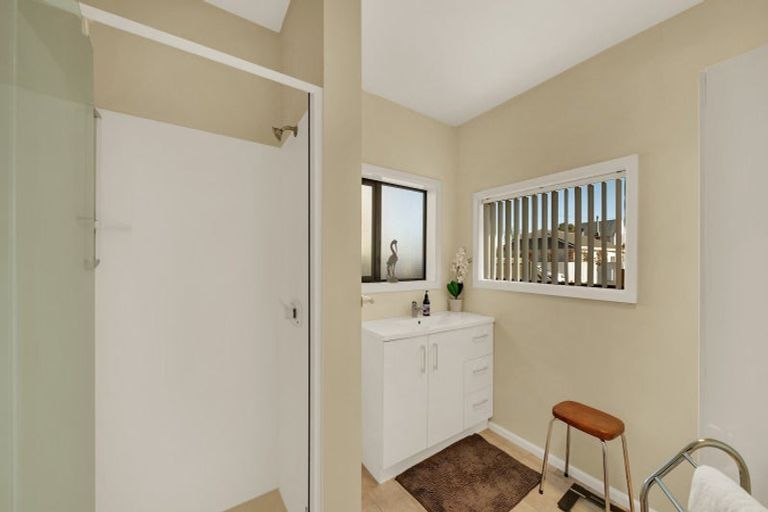 Photo of property in 17 Bradshaw Terrace, Riccarton, Christchurch, 8011