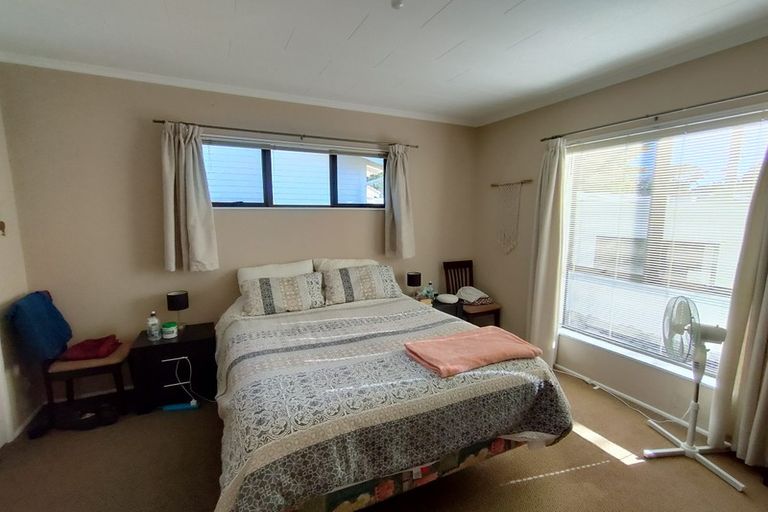Photo of property in 9 Hoyle Place, New Plymouth, 4310