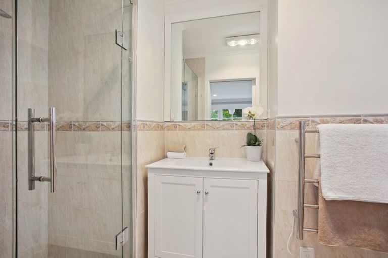 Photo of property in 32 Glenmore Road, Sunnyhills, Auckland, 2010