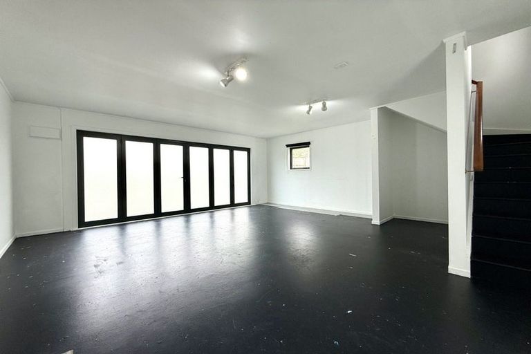 Photo of property in 42 Roland Road, Greenhithe, Auckland, 0632