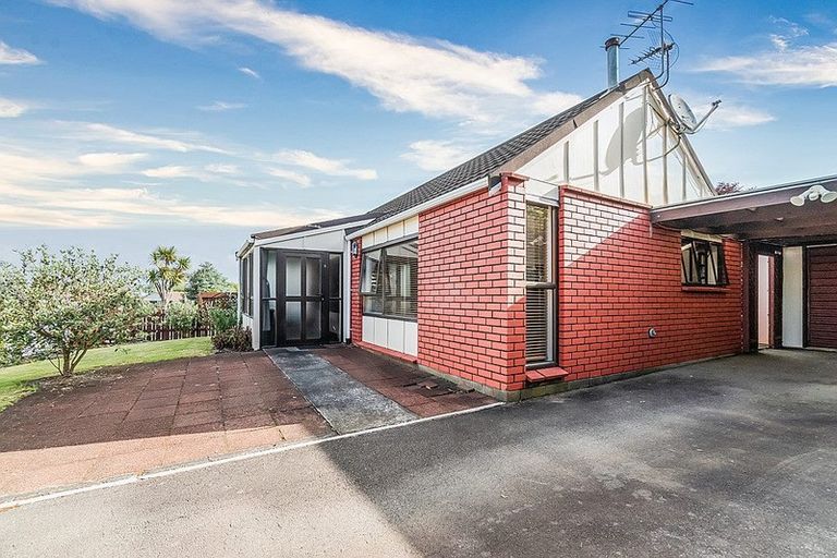 Photo of property in 24 Tiverton Crescent, Whalers Gate, New Plymouth, 4310