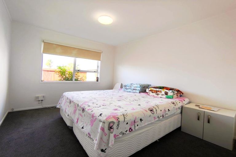 Photo of property in 2/2 Wallace Road, Ranui, Auckland, 0612