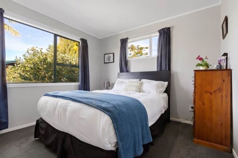 Photo of property in 36 Thornlow Street, Glendene, Auckland, 0602