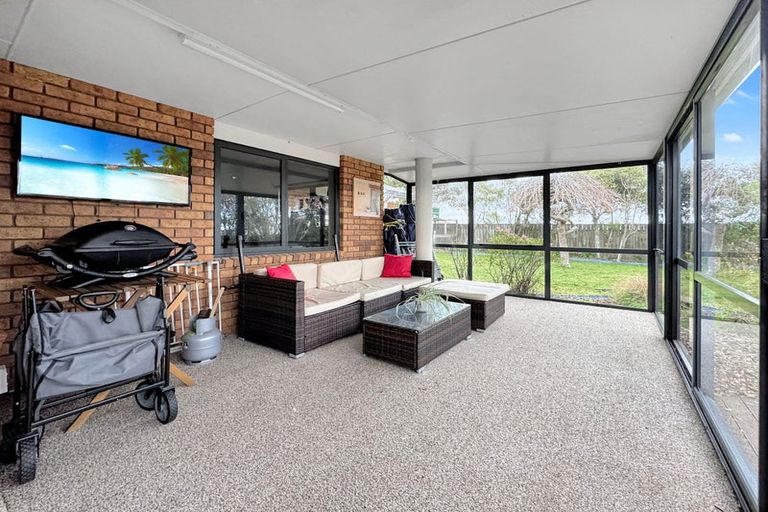 Photo of property in 34 Greenwood Place, Fitzherbert, Palmerston North, 4410