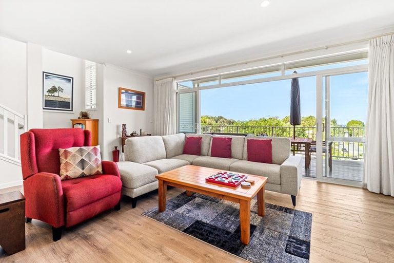 Photo of property in 60 Landmark Terrace, Orewa, 0931