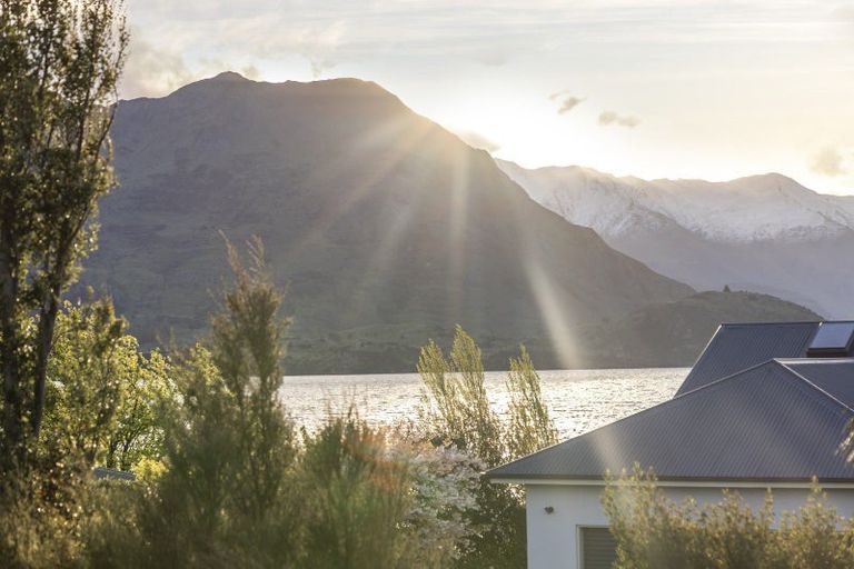 Photo of property in 3 Baker Grove, Wanaka, 9305