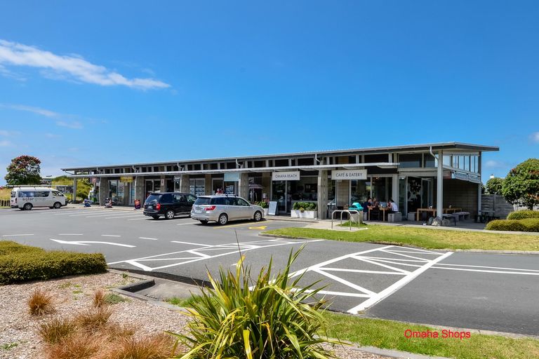 Photo of property in 20 Taumata Road, Omaha, 0986