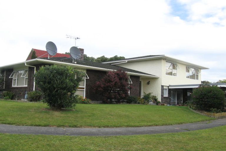 Photo of property in 1 Guernsey Place, Fitzherbert, Palmerston North, 4410