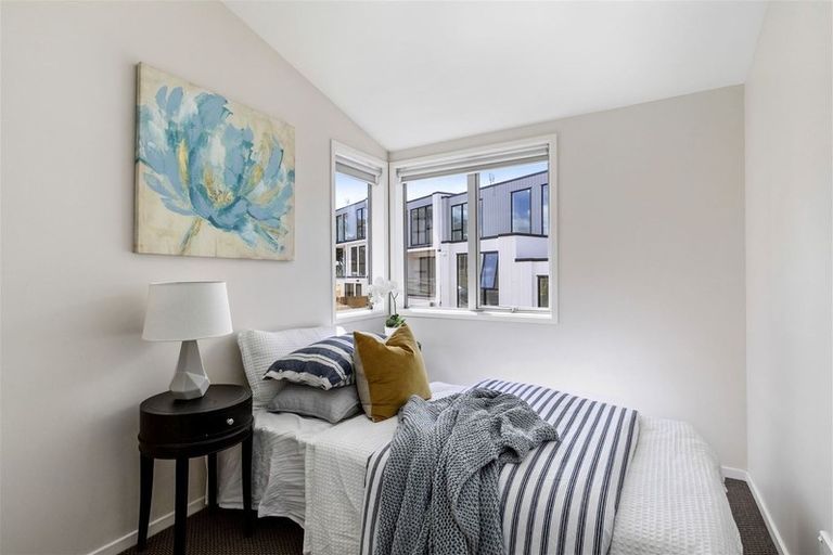 Photo of property in 280a East Coast Road, Forrest Hill, Auckland, 0620