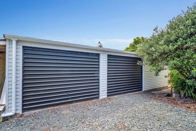 Photo of property in 11 North Way, Titirangi, Auckland, 0604