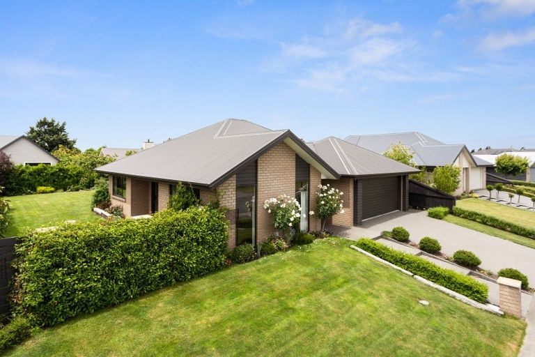 Photo of property in 21 Holly Place, Rangiora, 7400