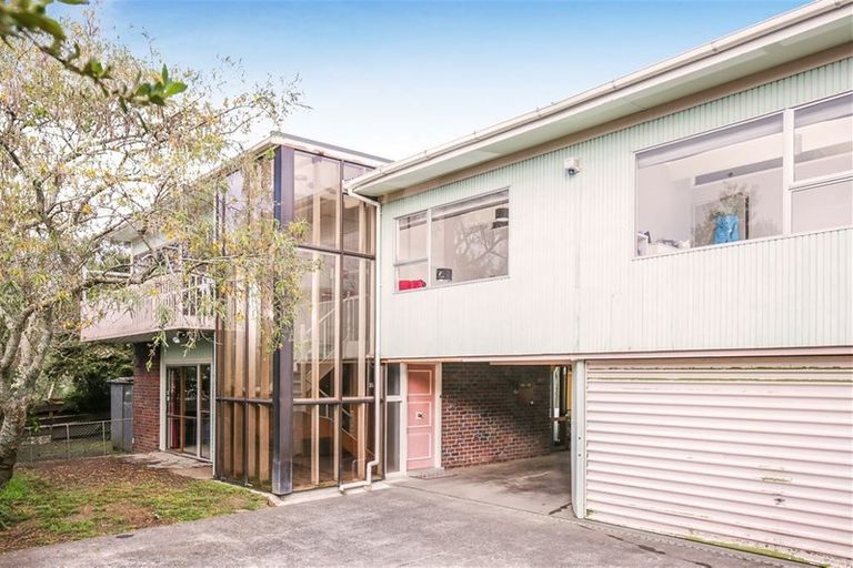 Photo of property in 52 Lynden Avenue, Hillcrest, Auckland, 0627