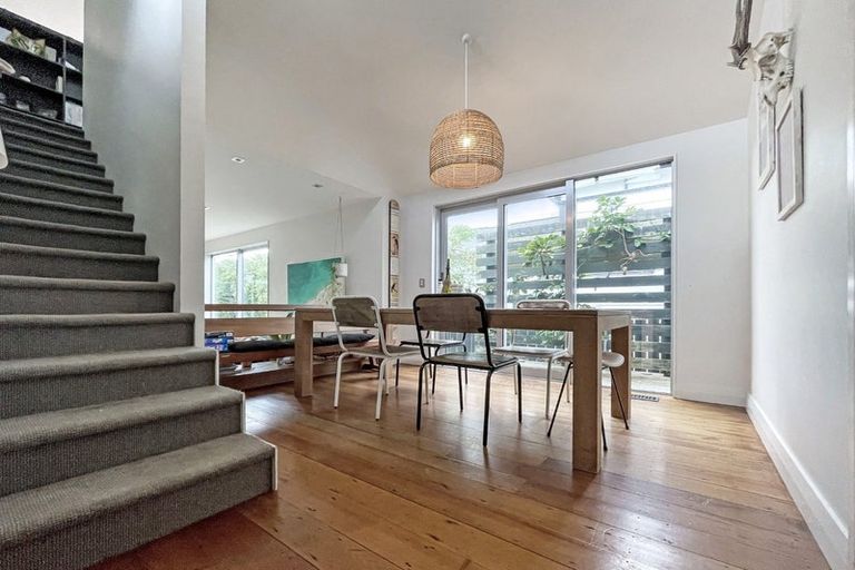 Photo of property in 26 Mantell Street, Seatoun, Wellington, 6022