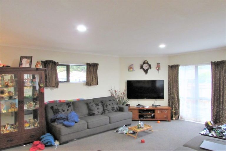 Photo of property in 23 Aragon Grove, Kingsley Heights, Upper Hutt, 5018