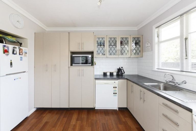 Photo of property in 6 Waterford Place, Westbrook, Palmerston North, 4412