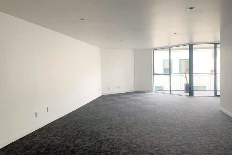 Photo of property in St James Courts, 3/77 Gloucester Street, Christchurch Central, Christchurch, 8013