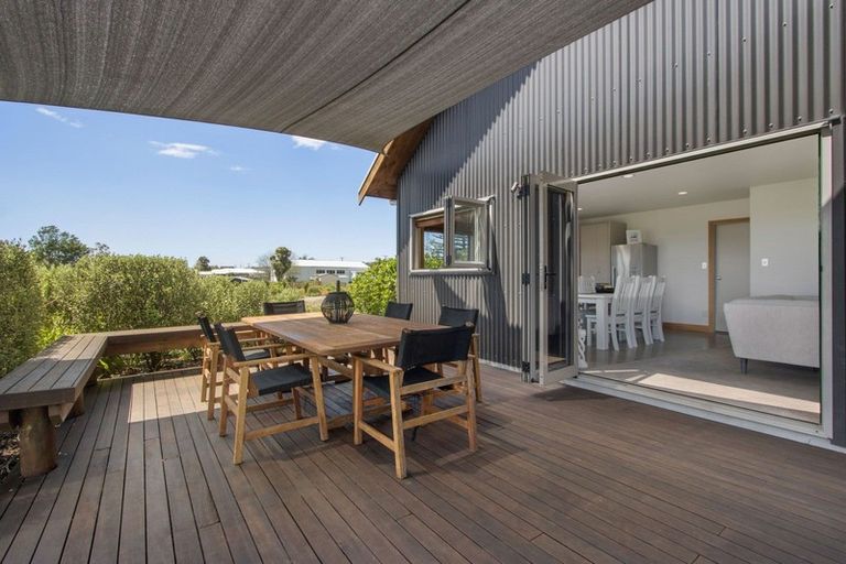 Photo of property in 340 Omokoroa Road, Omokoroa, 3114