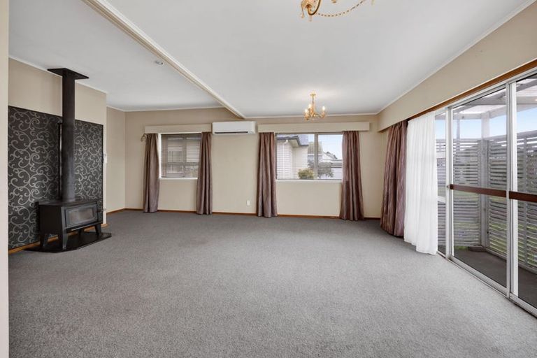 Photo of property in 11 Grant Vc Street, Hawera, 4610