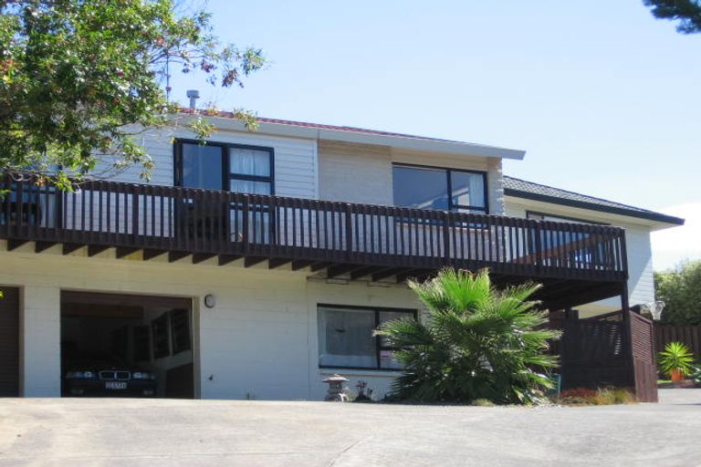 Photo of property in 2/13 Naviti Place, Browns Bay, Auckland, 0630