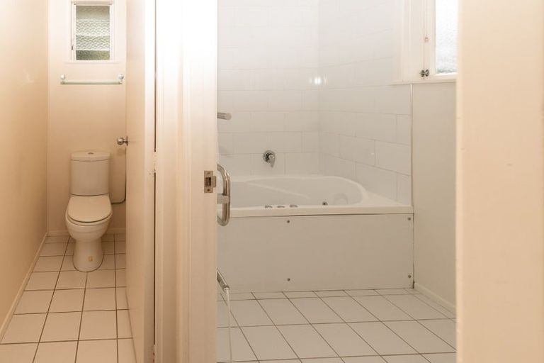 Photo of property in 22 Sycamore Drive, Sunnynook, Auckland, 0620