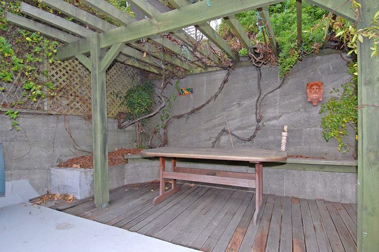 Photo of property in 64 Hawker Street, Mount Victoria, Wellington, 6011