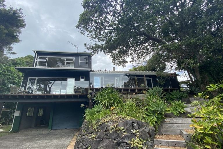 Photo of property in 8 Arapito Road, Titirangi, Auckland, 0604