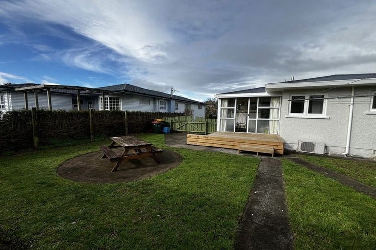 Photo of property in 92 Brois Street, Frankleigh Park, New Plymouth, 4310